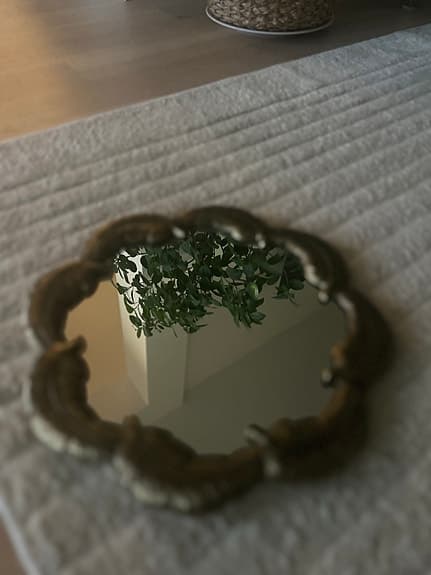 Ferm Living Dekorationsspegel med hängande krok i metall