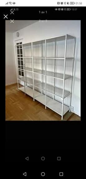 Vita Ikea vittsjö hyllor i metall och glas!
