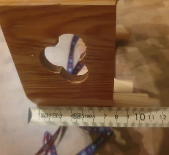 Väldigt fin ljuskrona för stearinljus med utsmyckning.