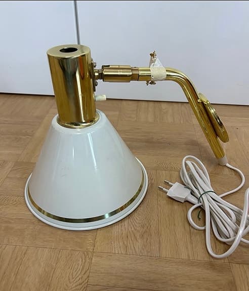 ÖIA VÄGGLAMPA / SANGLAMPA, mässing och vit plät