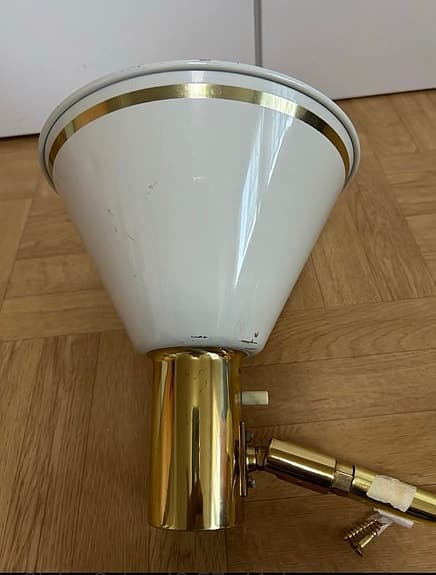 ÖIA VÄGGLAMPA / SANGLAMPA, mässing och vit plät