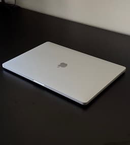 MacBook Pro 16” (2019) – i9, 16 GB RAM, 1 TB SSD – Mycket fint skick