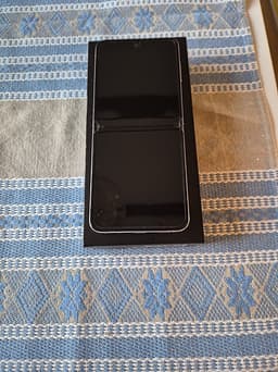 Samsung Z Flip 5 nyskick.