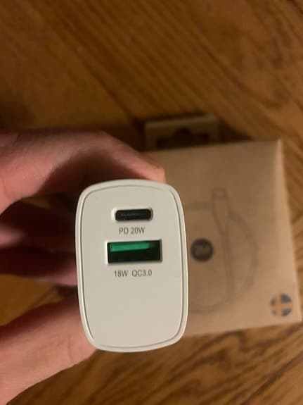 Snabbladdare, kabel och adapter i oöppnad förpackning!