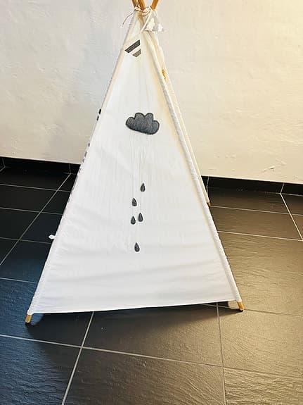 Handsytt tipitält för barn – fint skick