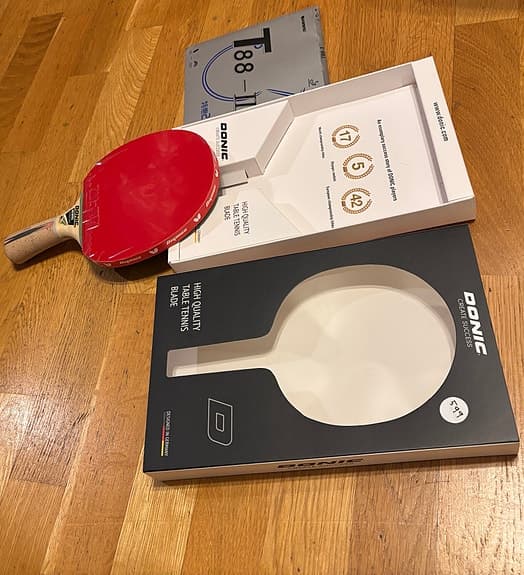 Donic Wang Xi Dotec C Plus med 2,2mm svart & röd Sanwei T88-3 (167,4g)