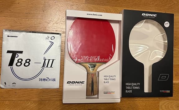 Donic Wang Xi Dotec C Plus med 2,2mm svart & röd Sanwei T88-3 (167,4g)