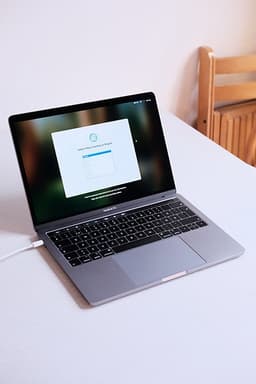 MacBook Pro 13” 2018, 16gm RAM, i7, touchbar