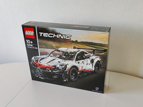 LEGO 42096 Technic Porsche 911 RSR Oöppnad