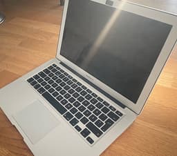 MacBook Air 13” (2017) – i5 / 8GB / 128GB SSD – Mycket fint skick