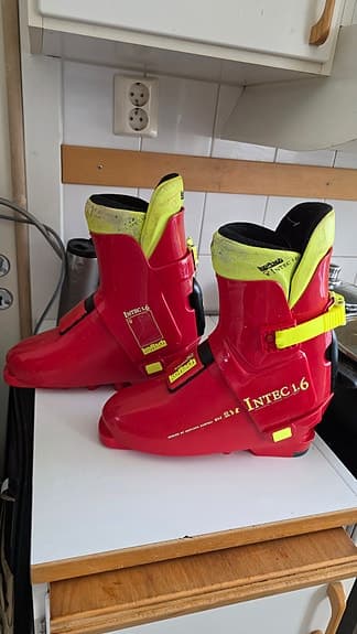 Burton Intec L6 snowboardpjäxor röd gul