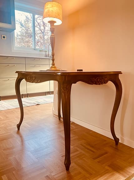 Antikt sidobord/hallbord i mycket gott skick