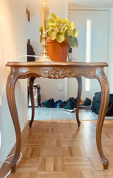 Antikt sidobord/hallbord i mycket gott skick