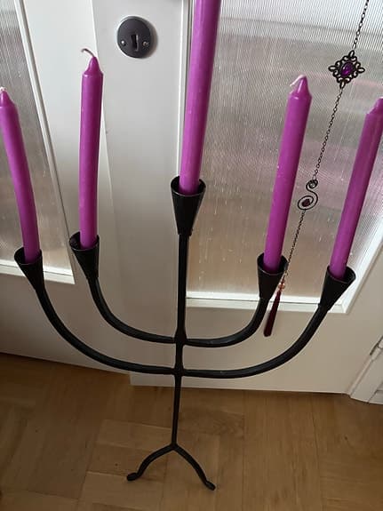 Ljusstake i svart metall med fem armar