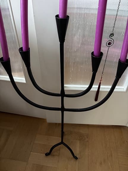 Ljusstake i svart metall med fem armar