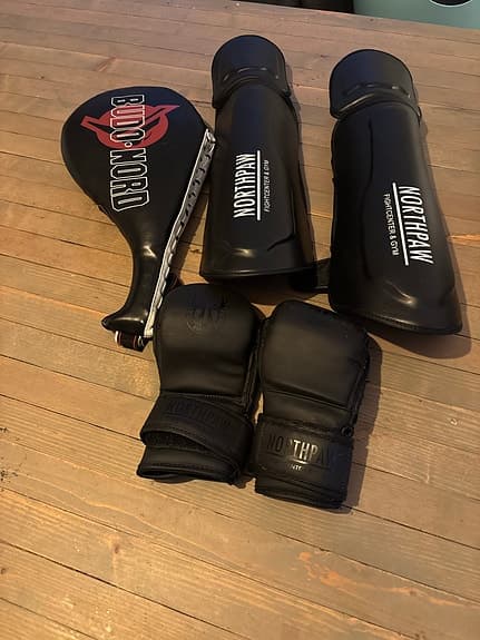 Boxningsskydd Handskar och Benskydd Svart