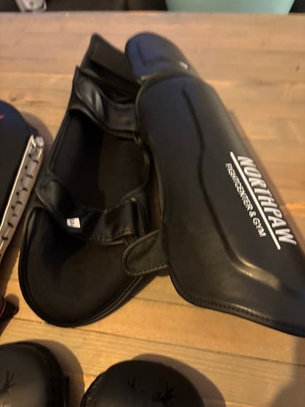 Boxningsskydd Handskar och Benskydd Svart