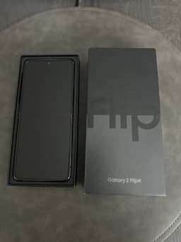 Samsung Galaxy Z Flip4 Smartphone 128 GB Svart