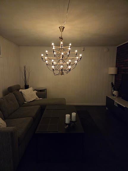 Fynda en vacker takkrona med 30 nya varmgula dimbara  LED ljuskällor