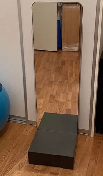Spegel med låda