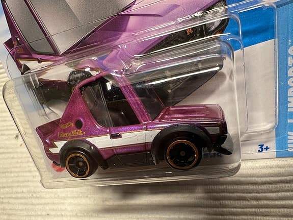 Hot Wheels Nissan Skyline 2000GT-R LBWK Leksaksbil Lila