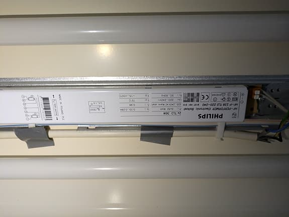 Lysrörsarmaturer 2 st
