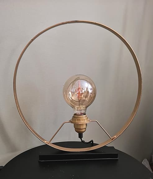 Fin och dekorativ bordslampa