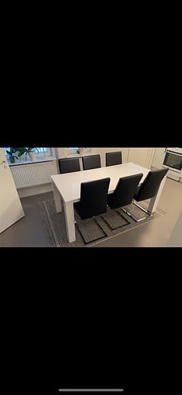 Vit matgrupp från IKEA – Bord + 6 stolar