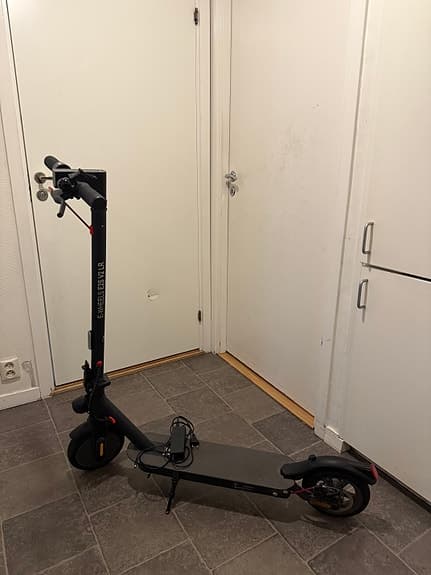 E-wheels Electric Scooter Elcykel Svart