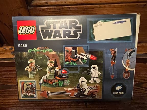 LEGO 9489 Star Wars Endor Rebel Trooper & Imperial Trooper Battle Pack