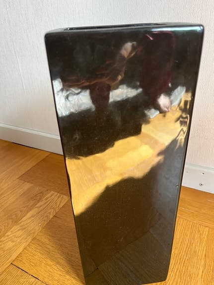 Mio kruka svart med strukturprickar