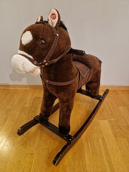 Gunghäst. För barn cirka 1,5-5 år.