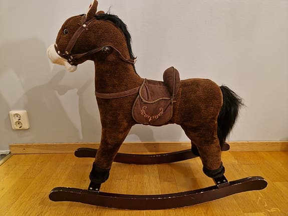Gunghäst. För barn cirka 1,5-5 år.