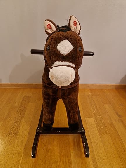 Gunghäst. För barn cirka 1,5-5 år.