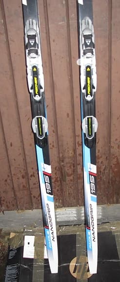 Peltonen Classic Core Nanogrip Längdskidor Klassiskt 195 cm Vit/Blå 60-80kg