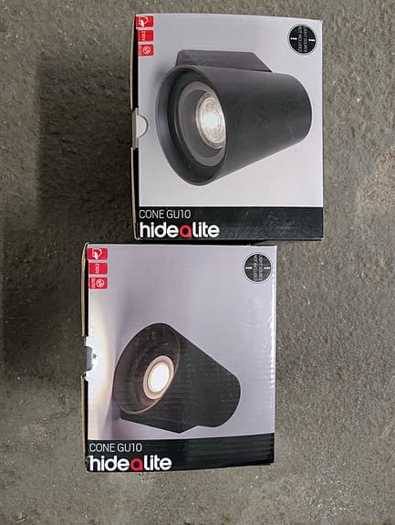 Två Hide-a-lite Cone GU10 armaturer.