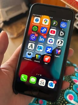 Apple iPhone SE 2 64 GB svart