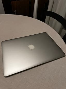 MacBook Air 13” (Early 2015) – Fint skick, original laddare, nyinstallerad