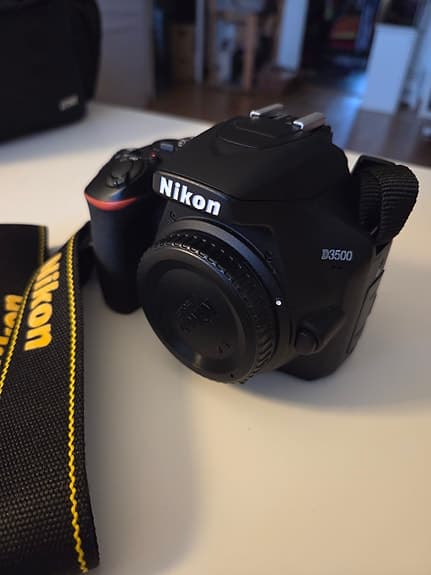 Nikon D3500 Systemkamera med objektiv och tillbehör