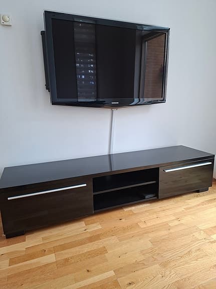 Högblank svart TV-bänk