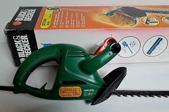 Black & Decker GT246 elektrisk häcksax häcktrimmer häckklippare trädgårdsmaskin