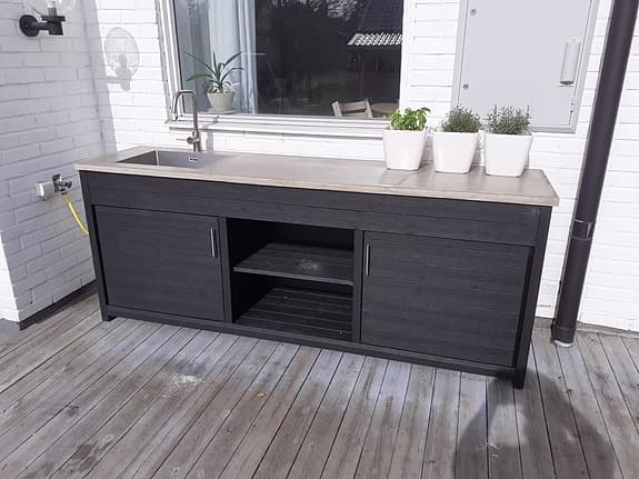 Utekök med betongskiva