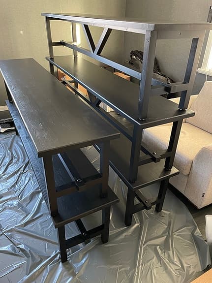 Nytillverkade sittbänkar