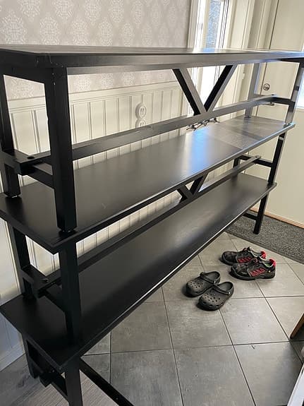 Nytillverkade sittbänkar