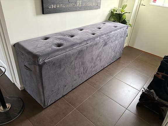 Väldigt fin förvarings bänk, avlastnings bänk