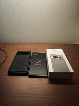 Google Pixel 7 pro, med skärmskydd och skal