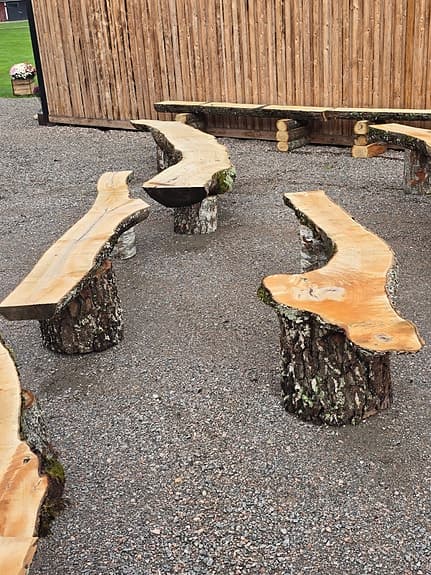 Trä bänkar /ljugarbänkar