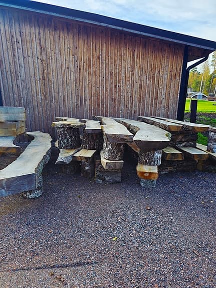 Trä bänkar /ljugarbänkar