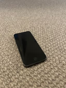 Apple iPhone SE (2-3 gen) Smartphone 16 GB Svart