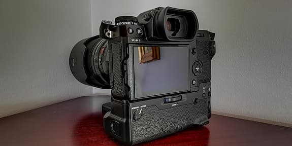 Fujifilm X-H1 + XF 50–140mm f/2.8 + Power Grip – i toppskick!